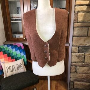ROUGHRIDER SIZE LARGE LIKE NEW BROWN VEST LINED WITH FAUX SHERPA 3 BUTTONS